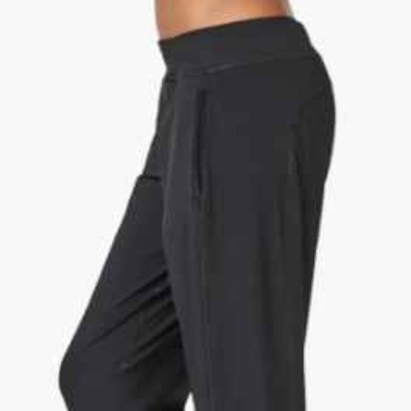 Sweaty Betty Garudasana Crop Yoga Trousers - Picture 3 of 8
